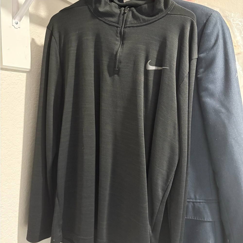 Nike Men's Black Quarter-Zip Sweatshirt
